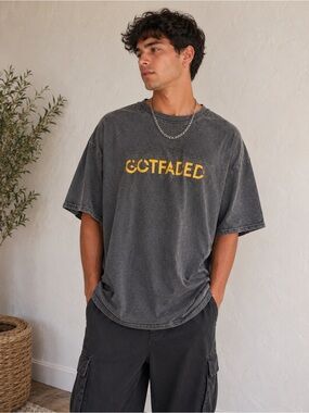 Man boohooman Gotfaded Logo Short Sleeve Tee in Washed Black